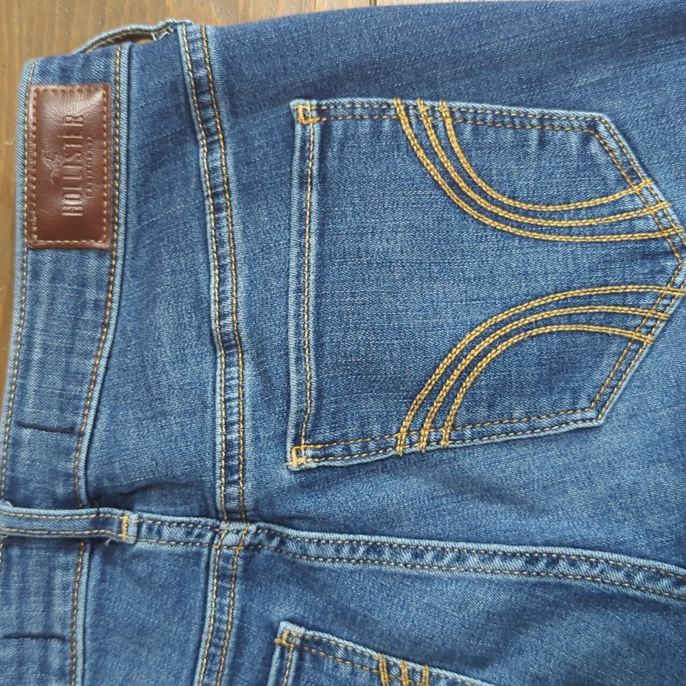 Hollister Low-Rise Boot Cut Jeans 3R - Picture 7 of 9